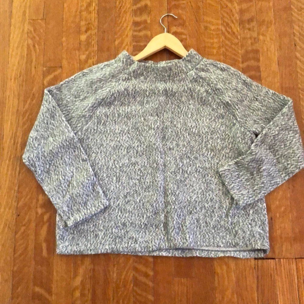 FLEECE pullover GAP sweatshirt.